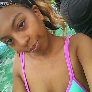 Meet your Posher, Lorinda